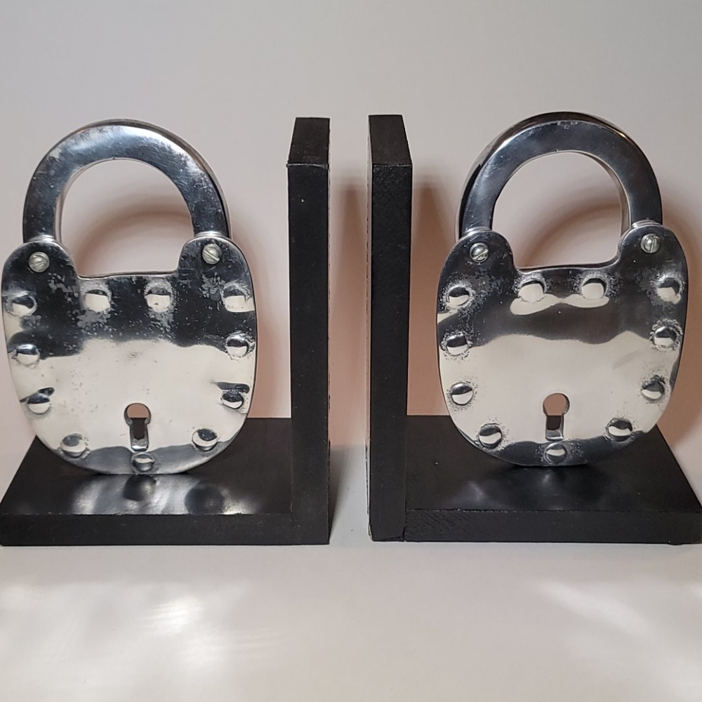 Set of lock bookends